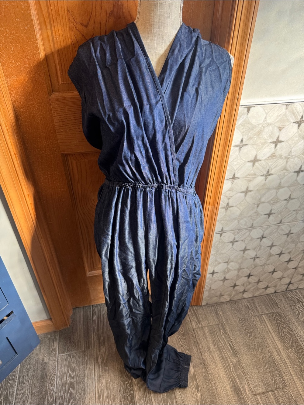 Sleeveless Navy V-Neck Elastic-Waist Jumpsuit